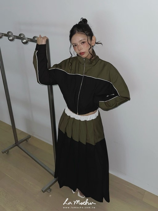 色拼接百摺長裙